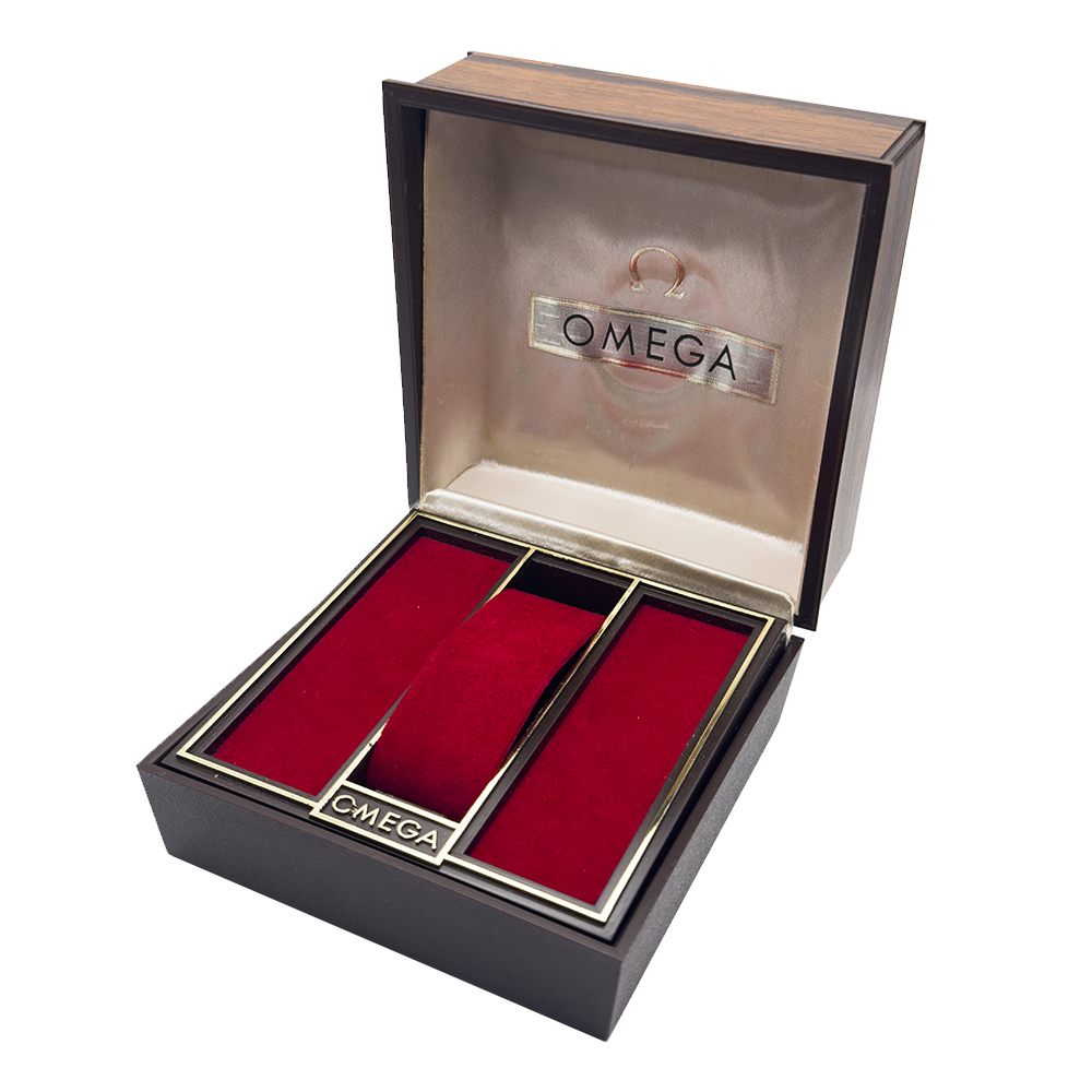 sc56 – Omega Speedmaster Bakelite radica_0